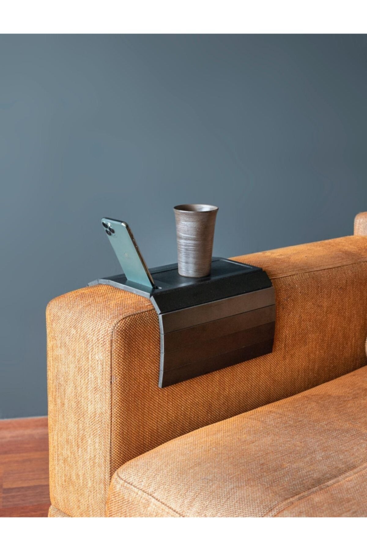 Houten armleuningtafel 50x27,8 cm met leren inzetstuk